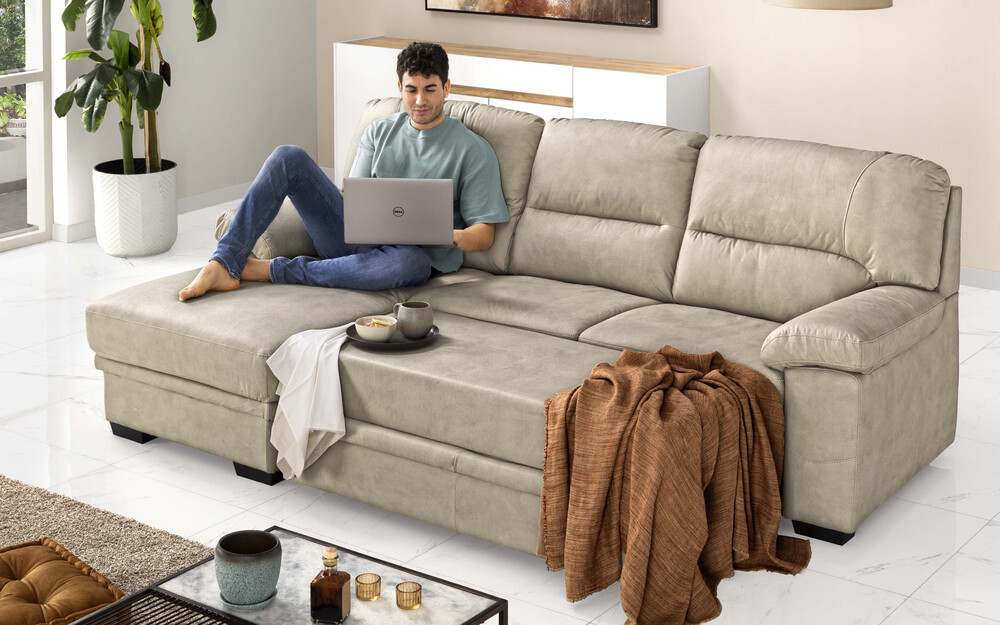 Divano letto angolare modello Sara con penisola contenitore in fibra per il soggiorno